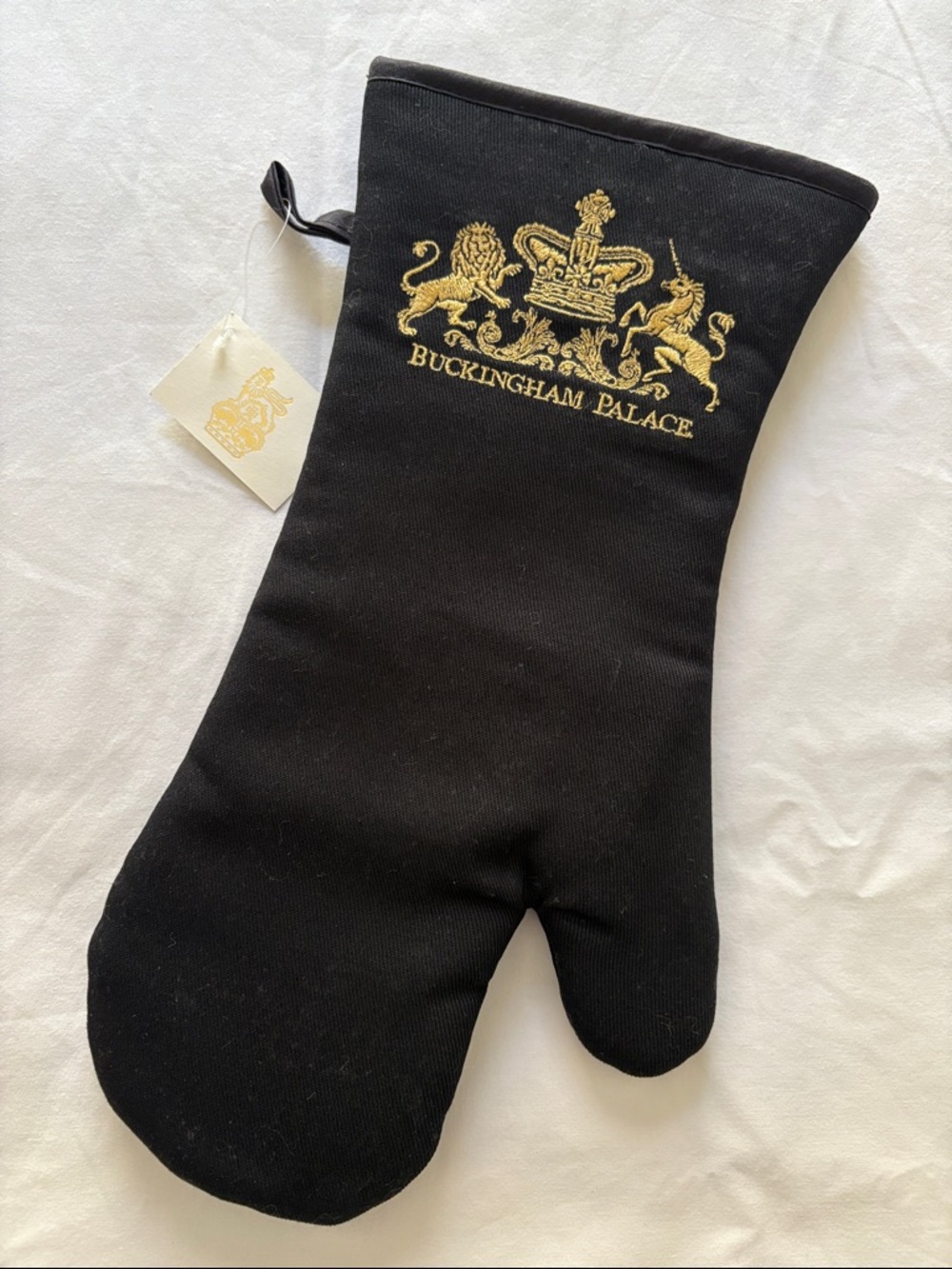 BUCKINGHAM PALACE Gold Crest Black Oven Mitt